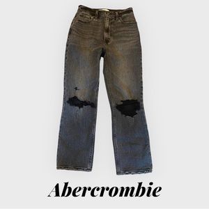 Abercrombie The Ankle Straight Ultra High Rise in Ripped Black size 25 / 0 SHORT